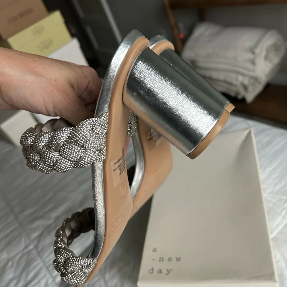 A NEW DAY Basil Silver Rhinestone Braided Women's Heels shoes 9.5 NEW! - Picture 4 of 5